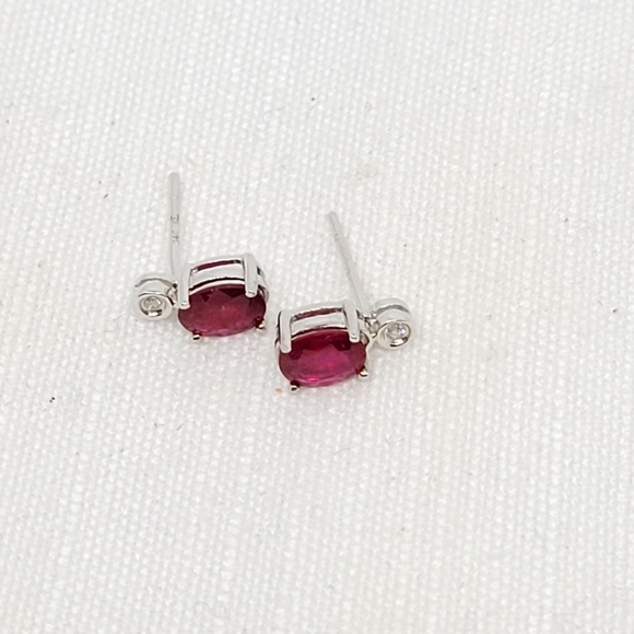 Ruby and diamond stud earrings - Picture 2 of 3